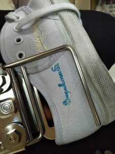 รับปักรองเท้านักเรียน