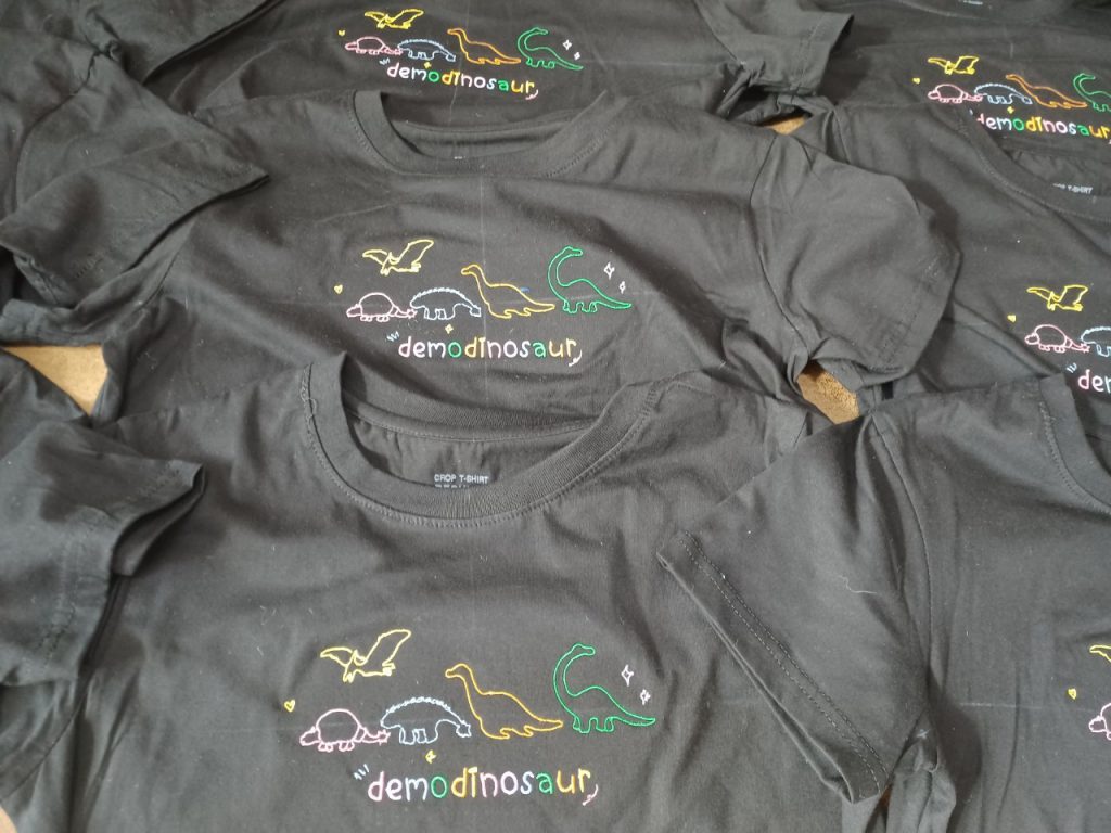 รับปักเสื้อครอป