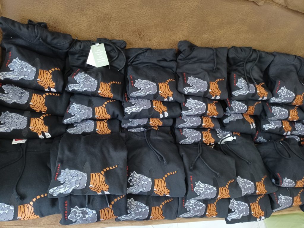 รับปักเสื้อฮู้ดดี้