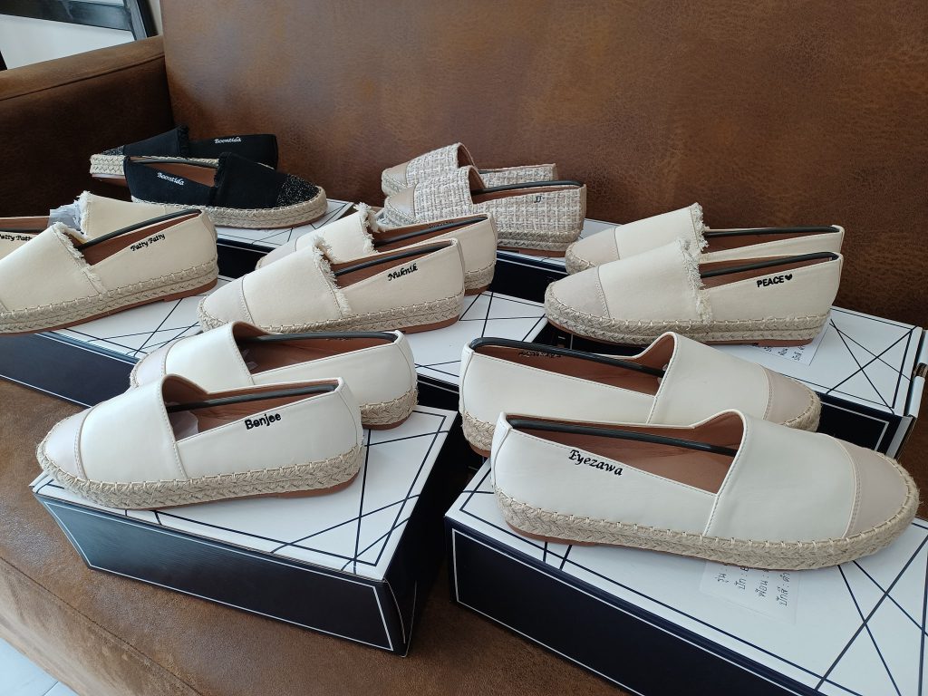 ปักรองเท้าลำลอง