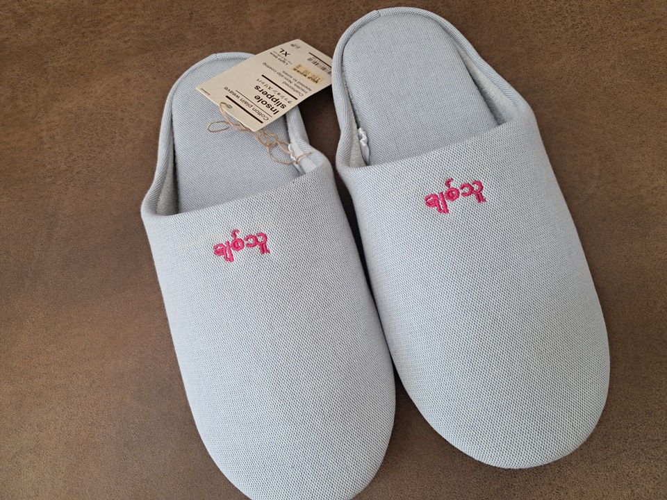 ปักรองเท้าใส่ในบ้าน