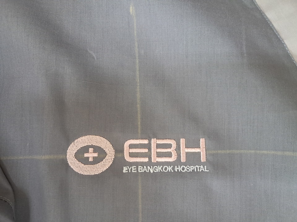 ปักเสื้อคลุมคนไข้
