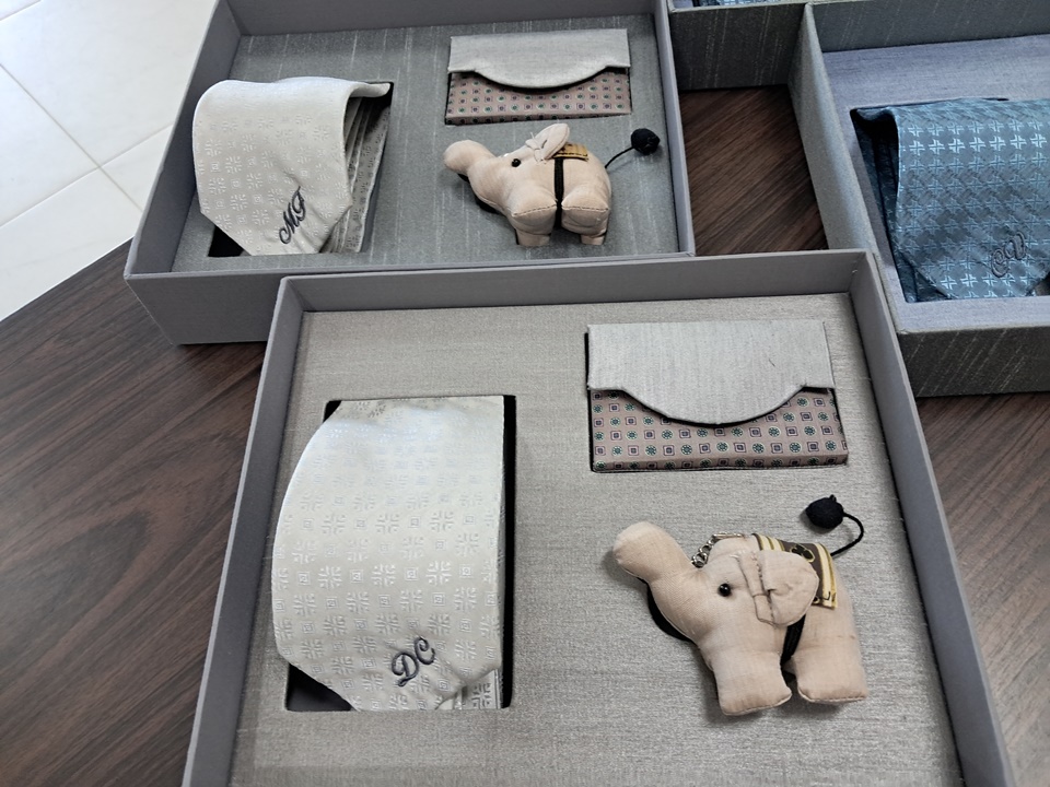 รับปักเนคไท