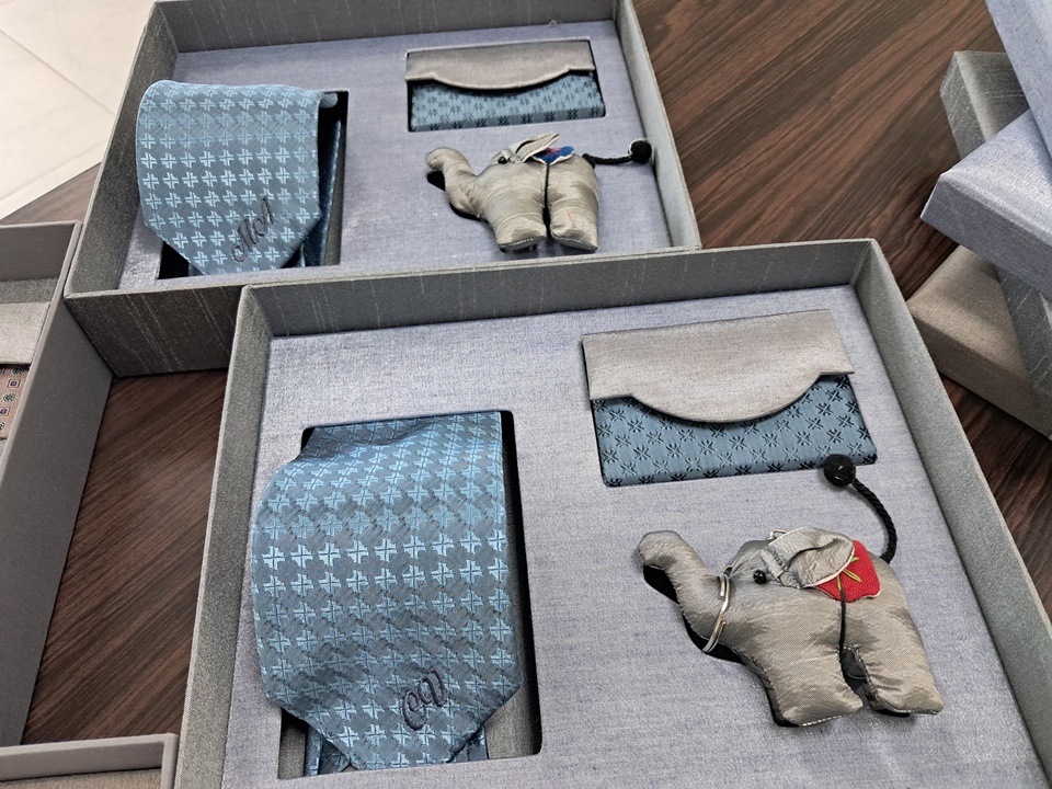 ปักเนคไทผ้าไหม