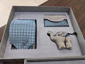 รับปักเนคไท