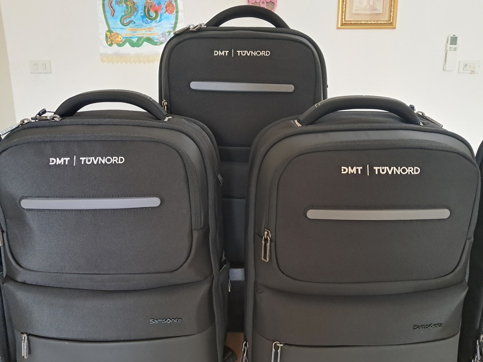 รับปักเป้โน๊ตบุ๊ค-samsonite