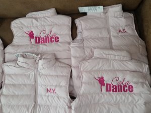 ปักเสื้อกันหนาวขนเป็ด