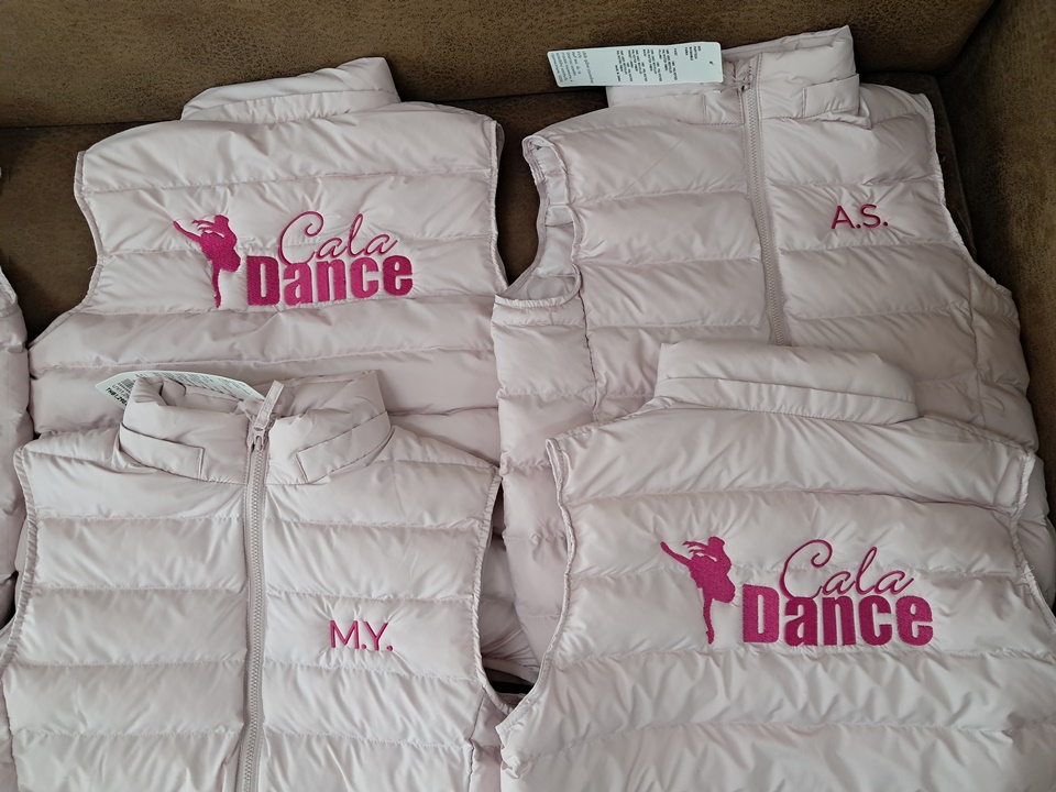 ปักเสื้อกันหนาวขนเป็ด