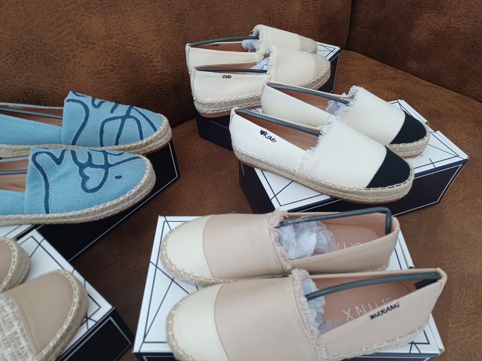 รับปักรองเท้าผู้หญิง