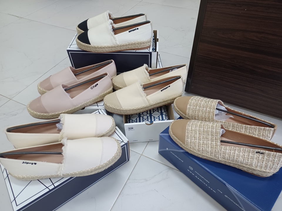 ปักรองเท้าลำลองผู้หญิง