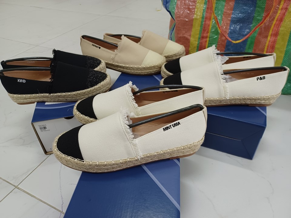 รับปักรองเท้าผู้หญิง