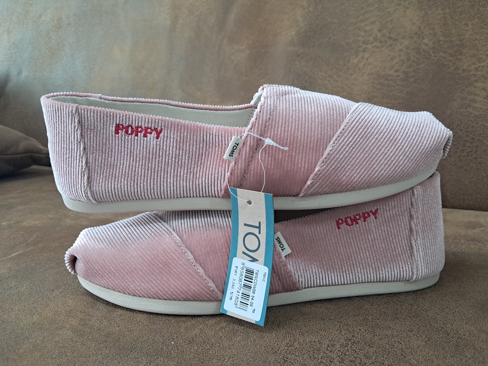 รับปักรองเท้าผู้หญิง