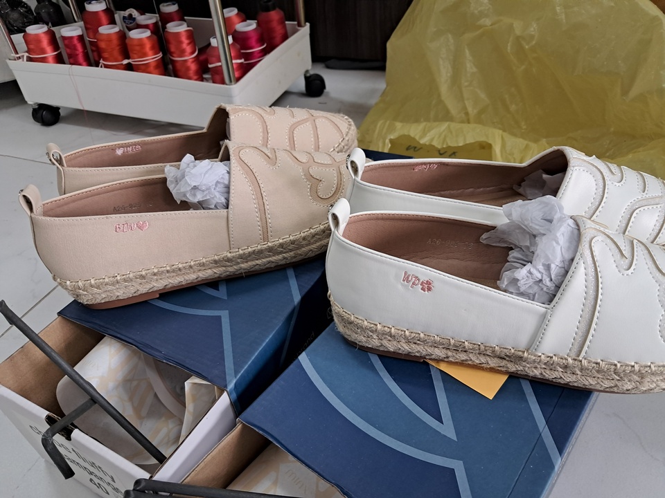 รับปักรองเท้าผู้หญิง