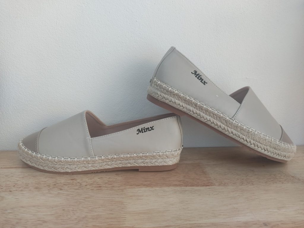 รับปักรองเท้าผู้หญิง